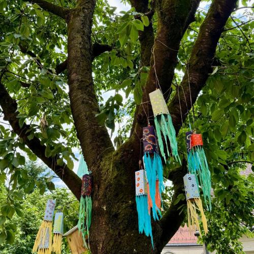 Wie schön die Elfentanzlampions im Wind baumeln!